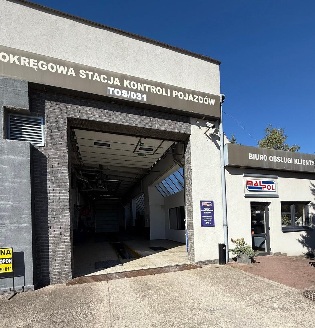 Budynek Okręgowej Stacji Kontroli Pojazdów MALPOL TOS/031 przy ul. Kilińskiego 57 w Ostrowcu Świętokrzyskim